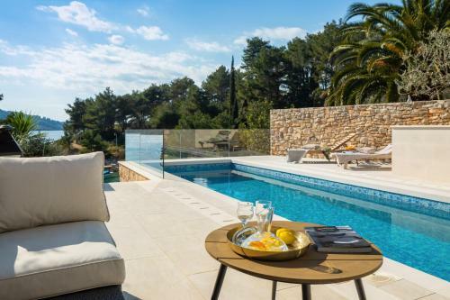 Beachfront Villa Grain Of Salt With Pool
