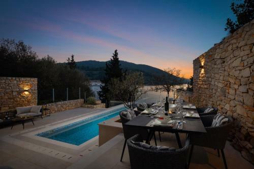 Beachfront Villa Grain Of Salt With Pool