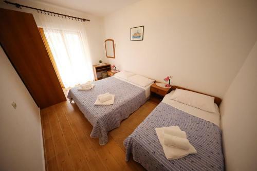 Hostal Kne? Mali I?