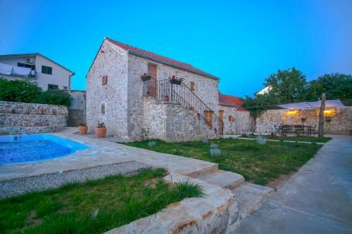 Heritage House With Heated Pool Vrime