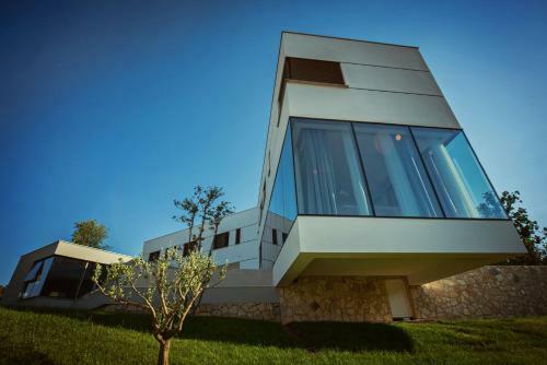 Zmijavci Holiday Home Villa Red 10+2