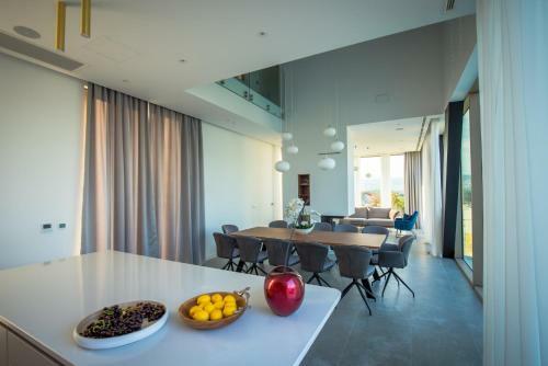 Zmijavci Holiday Home Villa Red 10+2