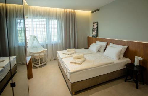 Zmijavci Holiday Home Villa Red 10+2