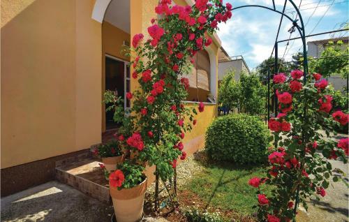 Two-bedroom Holiday Home In Brodarica