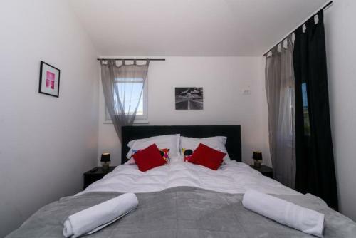 Villa Marta Luxury House With Heated Pool