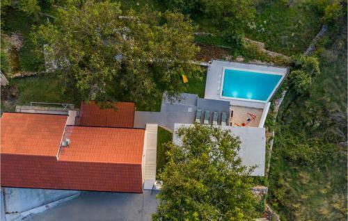 Three-bedroom Holiday Home In Vinjani Donji