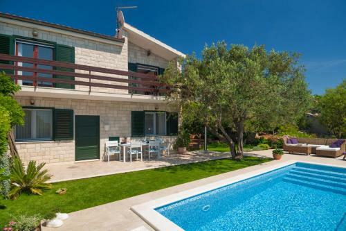 Villa Lucmar - Swimming Pool