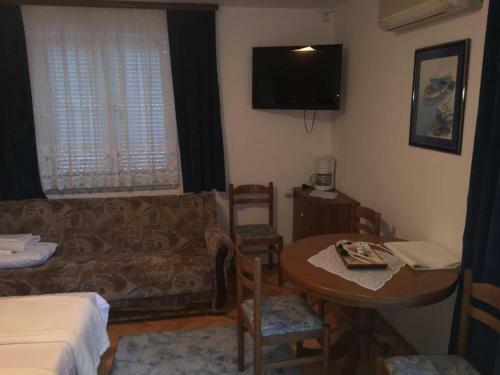 Family Apartments With See View