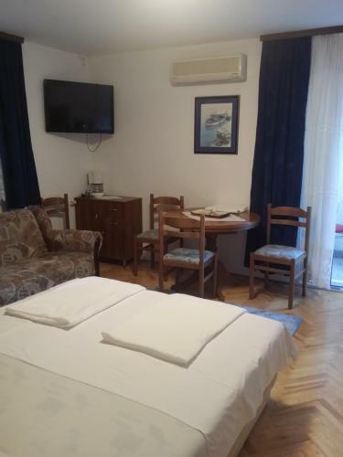 Family Apartments With See View