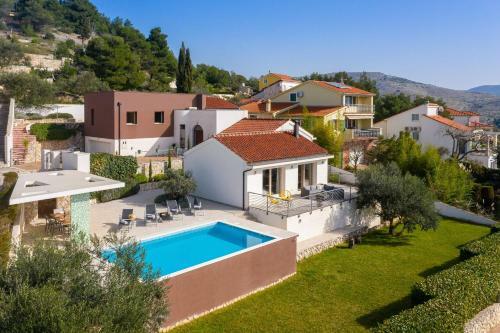 Villa Tela With Pool