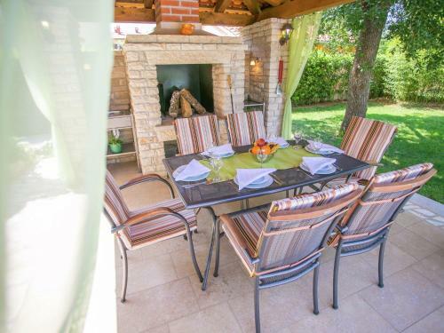 Luxurious Villa In Kadumi With Swimming Pool