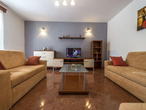 Luxurious Villa In Kadumi With Swimming Pool