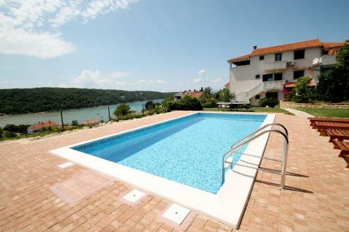 Clay Apartment 2 With Pool