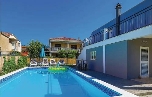 Six-bedroom Holiday Home In Kastel Stafilic