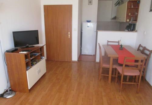 Apartment Danijela - 200m From Beach