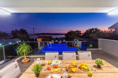 Seaview Villa Stanka With Pool And Attached Jacuzzi