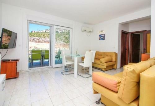 Apartments Bobi - 10 M From The Sea