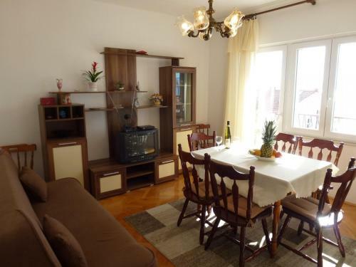 Apartments Nediljka-80m From Sea