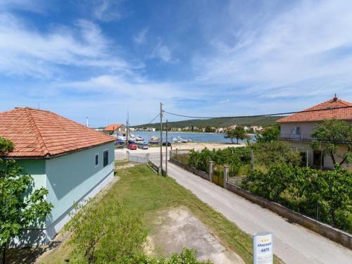 Spacious Apartment In Suko?an With Balcony