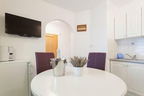 Two Bedroom Apartment With Balcony - Md1