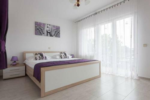 Two Bedroom Apartment With Balcony - Md1