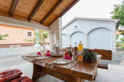 Two Bedroom Apartment With Balcony - Md1