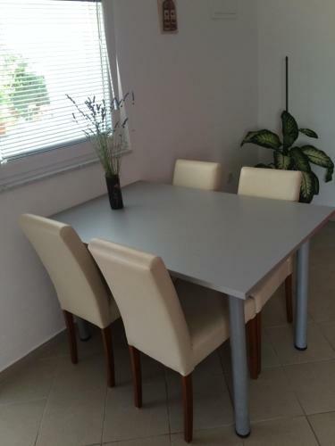 Apartment In Nin With Terrace, Air Condition, Wifi (4732-2)