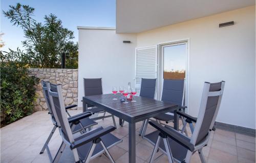 Amazing Apartment In Kolanjski Gajac With 2 Bedrooms