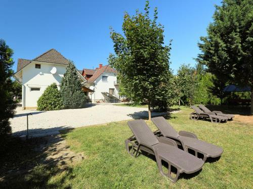 Holiday Home Moni-1
