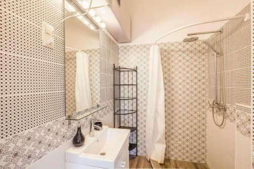 Two Couples Apartment