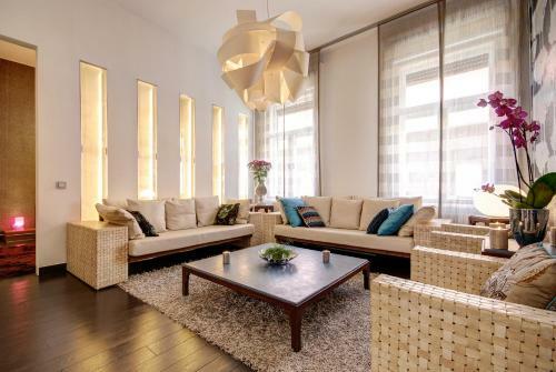 Luxury Paulay Street Apartment