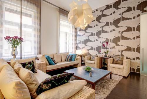 Luxury Paulay Street Apartment
