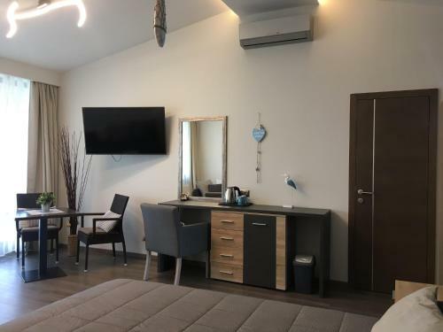 Hostal Calypso Lakeside Rooms & Lux Apartments