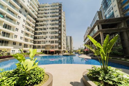 Classic 2br Apartment At Gateway Pasteur Near Exit Toll By Travelio