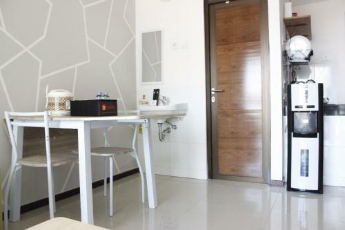Spacious And Well Appointed 2br @ Gateway Pasteur Apartment By Travelio