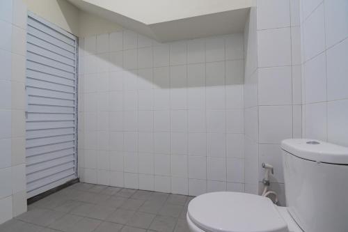 Hotel Reddoorz Near Trans Studio Bandung 3