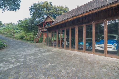 Hotel Reddoorz Resort @ Lembang 2