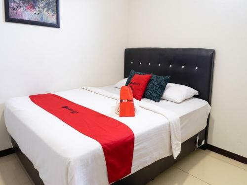 Hostal Reddoorz Near Setrasari Mall 4