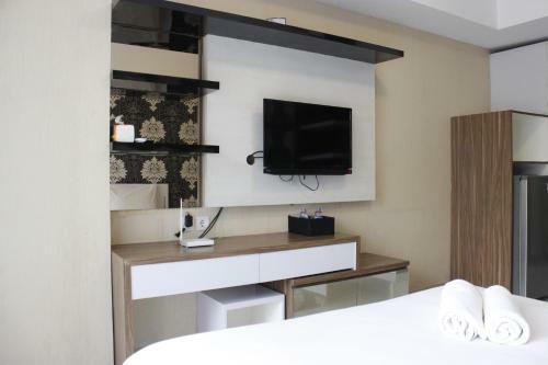 Minimalist Studio Room @ Beverly Dago Apartment By Travelio