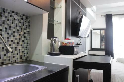 Functional Studio Room The Jarrdin Cihampelas Apartment By Travelio