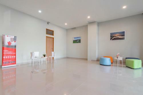 Hotel Reddoorz Plus @ Karapitan Street