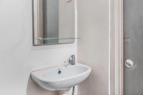 Hotel Oyo Life 2925 Midys