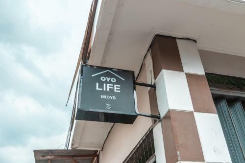 Hotel Oyo Life 2925 Midys
