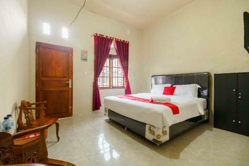 Hostal Reddoorz Near Bukit Kubu Berastagi