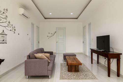 Hostal Reddoorz Plus Near Exit Toll Puncak 2