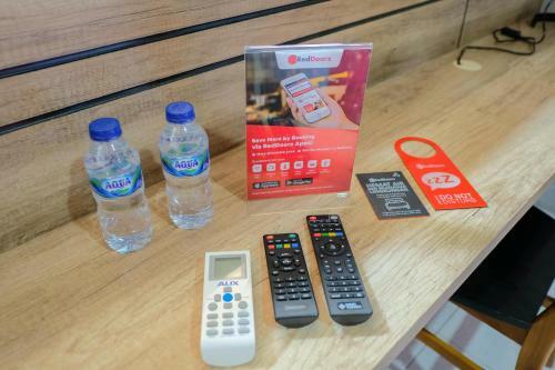 Hotel Reddoorz Near Trans Studio Mall Cibubur 3
