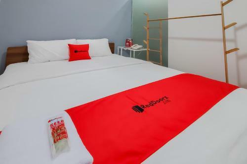 Hotel Reddoorz Plus @ Batutulis Bogor