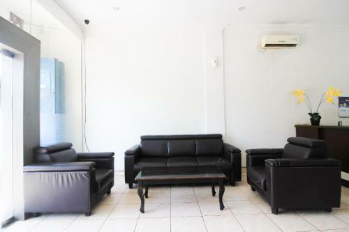 Hotel Oyo 1969 Wisma Sari
