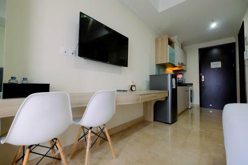Cozy Studio Menteng Park Apartment By Travelio