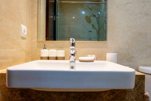 Exclusive Studio Apartment At Menteng Park By Travelio